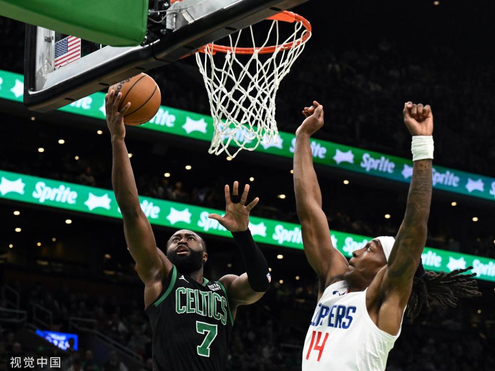 有多名年轻 有多名年轻