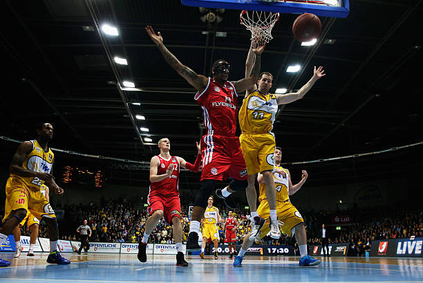 场上更进一 场上更进一